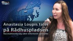 Anastasia Loupis taler på Rådhuspladsen